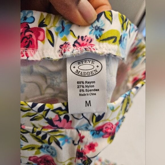 Steve Madden Women's Floral Pant. Size M - Picture 10 of 10